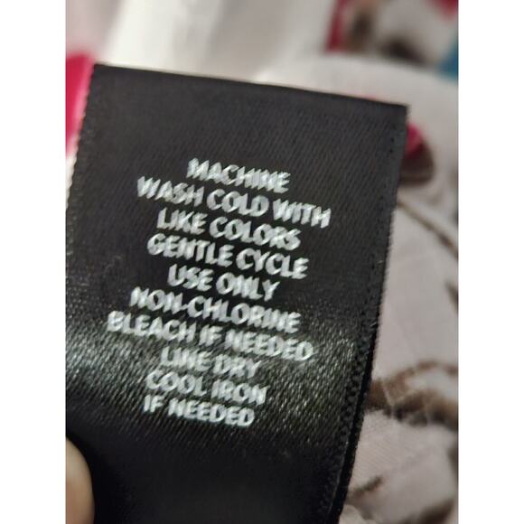 Torrid Women's Sleeveless Top Size 1X Tie Front Cream with Red Flowers - Picture 6 of 8